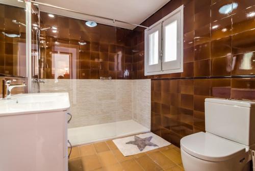 Lloret De Mar Villa Sleeps 9 Pool