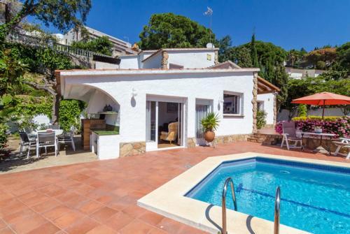 Lloret De Mar Villa Sleeps 9 Pool