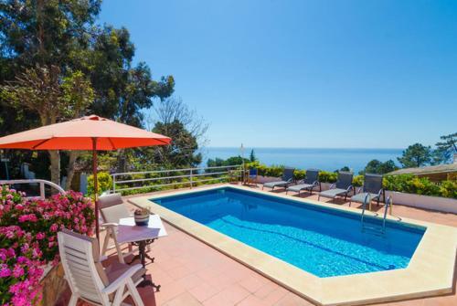 Lloret De Mar Villa Sleeps 9 Pool