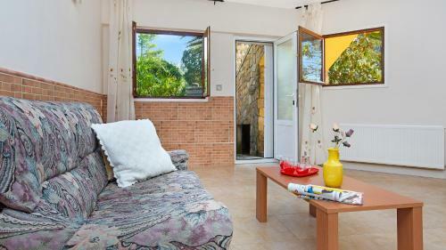 Lloret De Mar Villa Sleeps 9