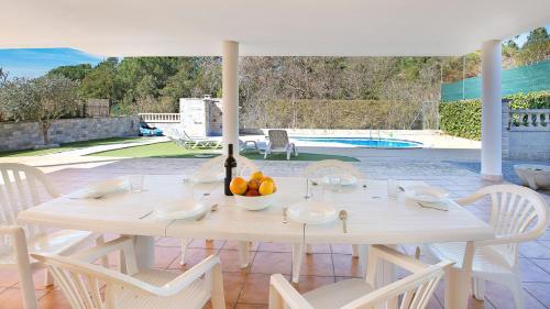 Lloret De Mar Villa Sleeps 10