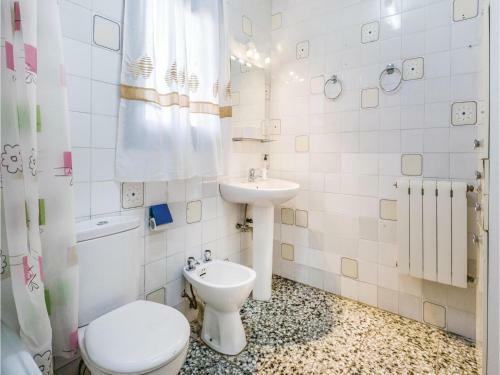 Seven-bedroom Holiday Home In Macanet De La Selva