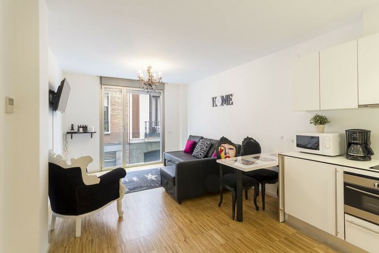 7rooms7 Gran Via Madrid Apartments
