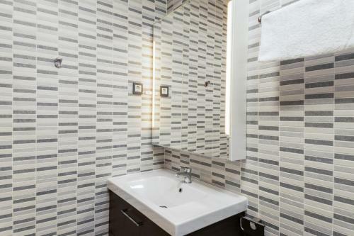 Suite Homes Stylish Central Apartment