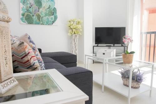 Bright Apartment Close To Beach And Town