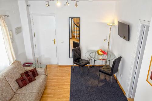 One-bedroom Apartment With Terrace Picasso