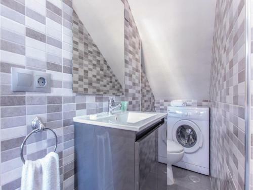 Two-bedroom Holiday Home In Las Chapas Marbella