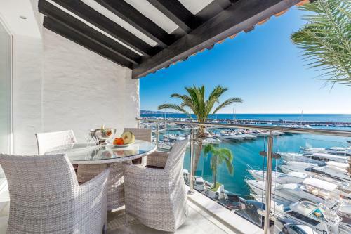 Apartamento 2 Bedroom Frontline Penthouse In Puerto Banus