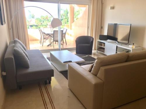 Aloha Hill Club Contemporary Apartment