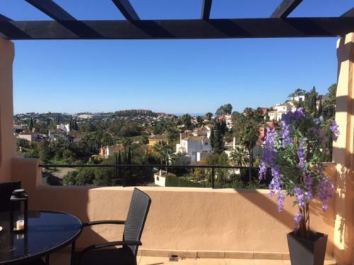 Aloha Hill Club Contemporary Apartment
