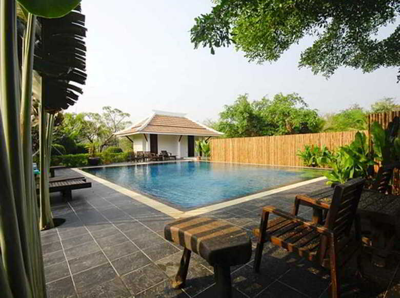 Hotel Tharaburi Resort