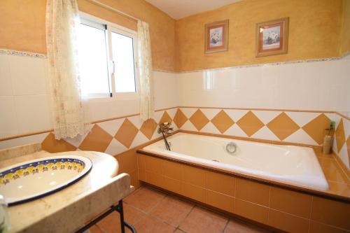 Casitas Select - Villa Abajo In Mijas