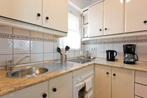 Stylish Apartment Over Balcon De Europa