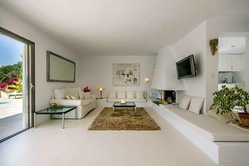 Playa De Talamanca Villa Sleeps 4 Pool Air Con Wifi