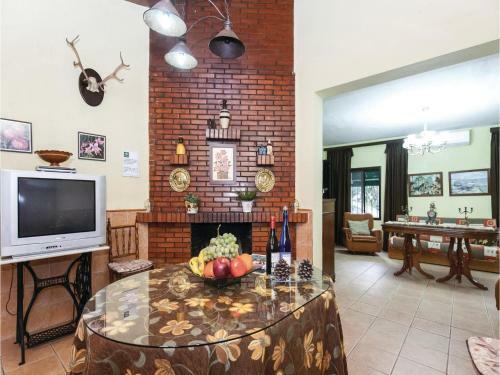 Three-bedroom Holiday Home In Penaflor