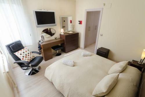 Pineda De Mar Villa Sleeps 6 Pool Air Con Wifi