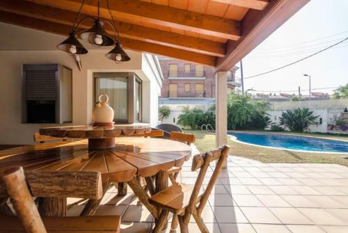 Pineda De Mar Villa Sleeps 6 Pool Air Con Wifi
