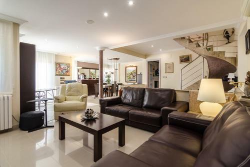 Pineda De Mar Villa Sleeps 6 Pool Air Con Wifi