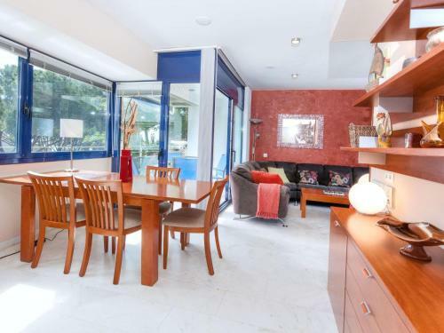 Holiday Home Crystal House