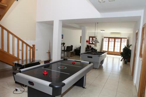 Villa 22 Sea Views, Pool,games,hot Tub, Office With Computer+ Wifi