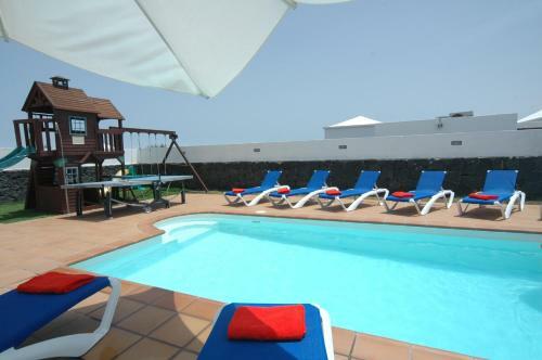 Villa 43 Sea Views, Pool,games,hot Tub, Office With Computer+ Wifi