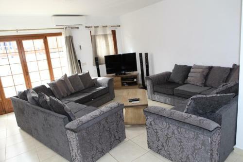 Villa 43 Sea Views, Pool,games,hot Tub, Office With Computer+ Wifi