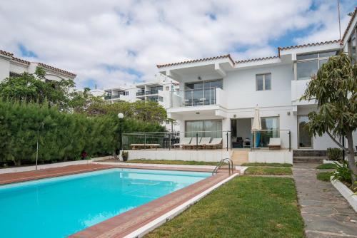 Villa Lightbooking- Queen Home