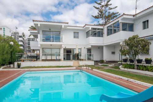 Villa Lightbooking- Queen Home