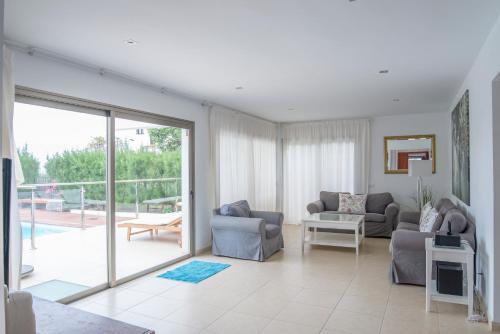 Villa Lightbooking- Queen Home
