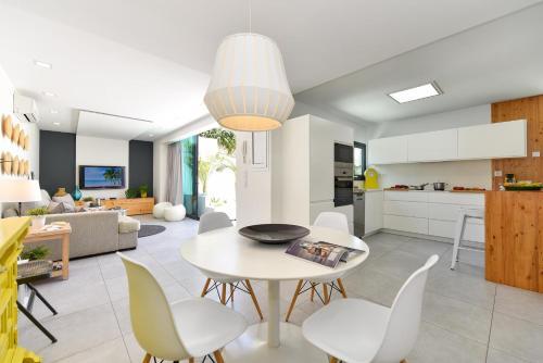 Cozy Bungalow For 6 In Playa Del Ingl�s Gd04
