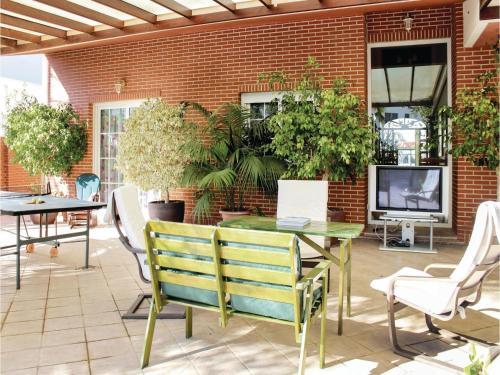 Four-bedroom Holiday Home In Playa Honda