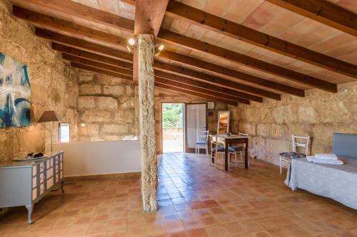 Pollenca Villa Sleeps 6 Wifi