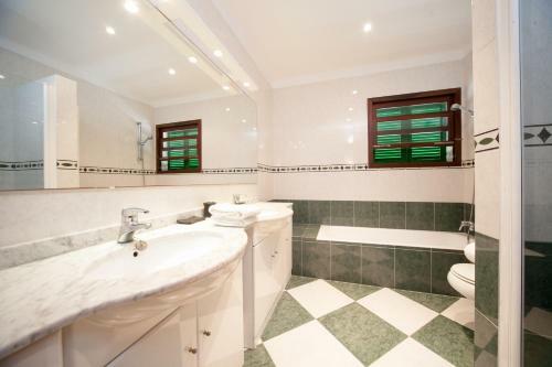 Villa James