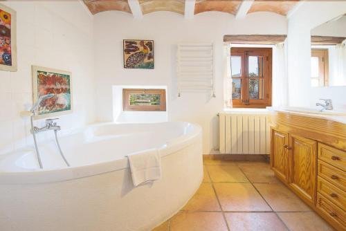 Pollenca Villa Sleeps 8 Pool Wifi