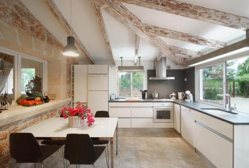 Pollenca Villa Sleeps 8 Pool
