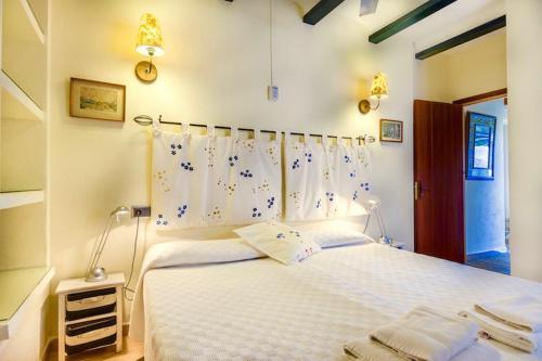 Pollenca Villa Sleeps 6 Pool Air Con Wifi T400535