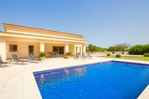 Pollenca Villa Sleeps 6 Pool Air Con Wifi T251852