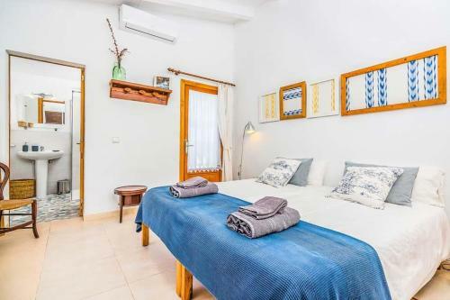 Pollenca Villa Sleeps 3 Pool Air Con Wifi