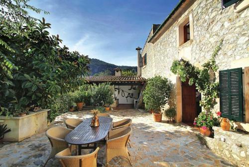 Pollenca Villa Sleeps 12 Wifi