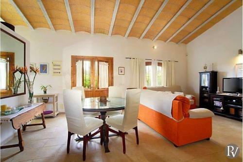 Pollenca Villa Sleeps 5 Pool Air Con
