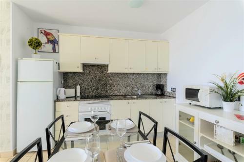 Apartment Poris With Sea View And Pool