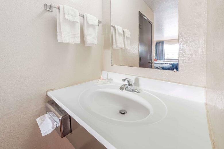 Hotel Days Inn Russell
