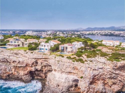 Four-bedroom Holiday Home In Porto Colom