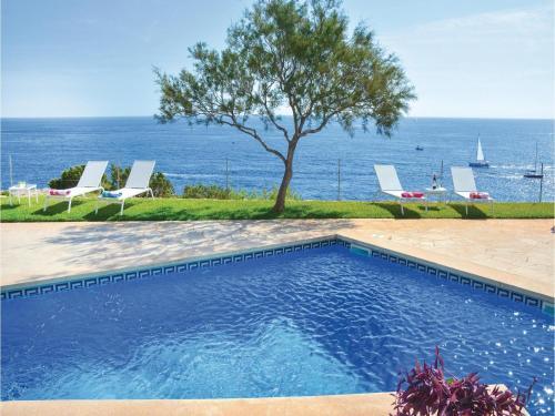 Four-bedroom Holiday Home In Porto Colom