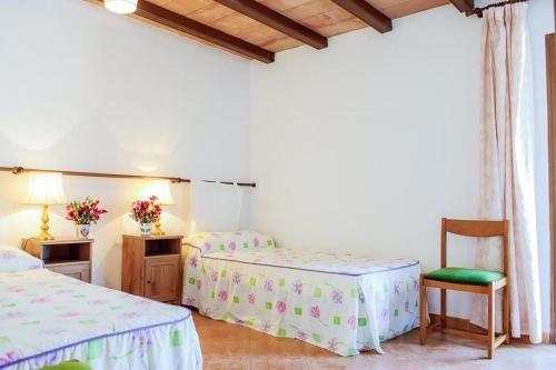 Portocolom Villa Sleeps 6 Air Con