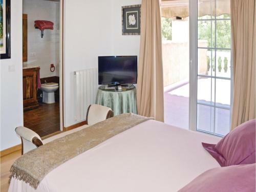 Six-bedroom Holiday Home In Palma, Puntiro