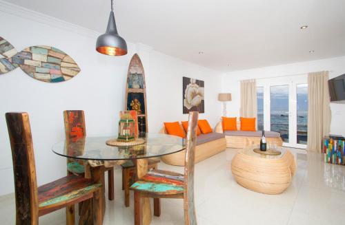Pebbles Sea Front Apartment