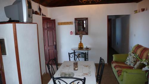 Casas Pedro Y Carmen