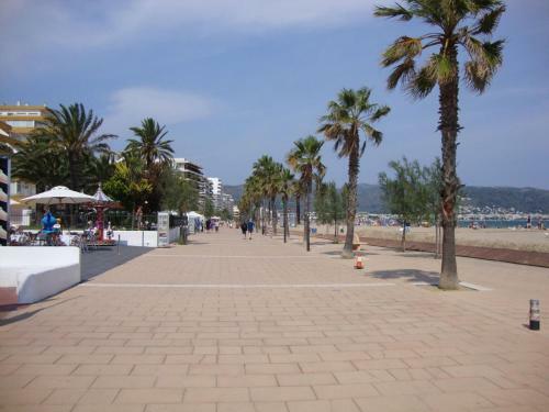 Apartamento A 200 Mtrs De La Playa En Roses Centro