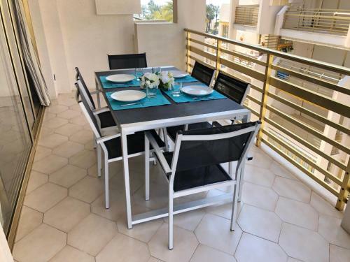 T&h Novelty 415 Family Apartment
